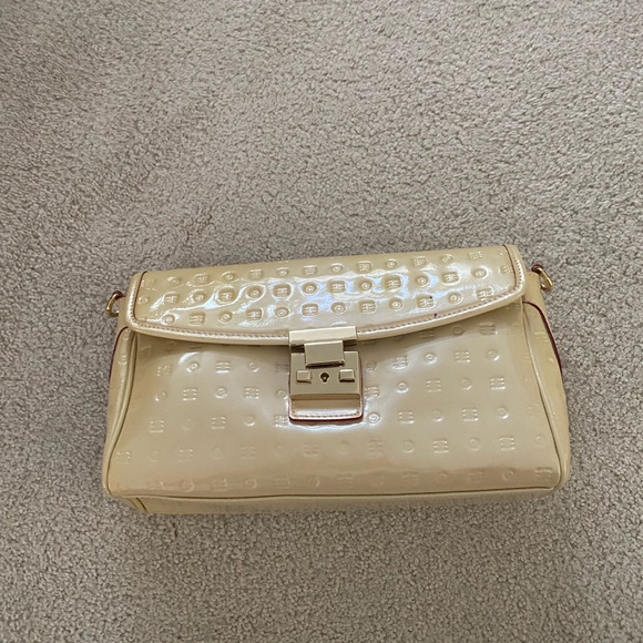 Arcadia cream/beige patent leather crossbody bag - Picture 13 of 13